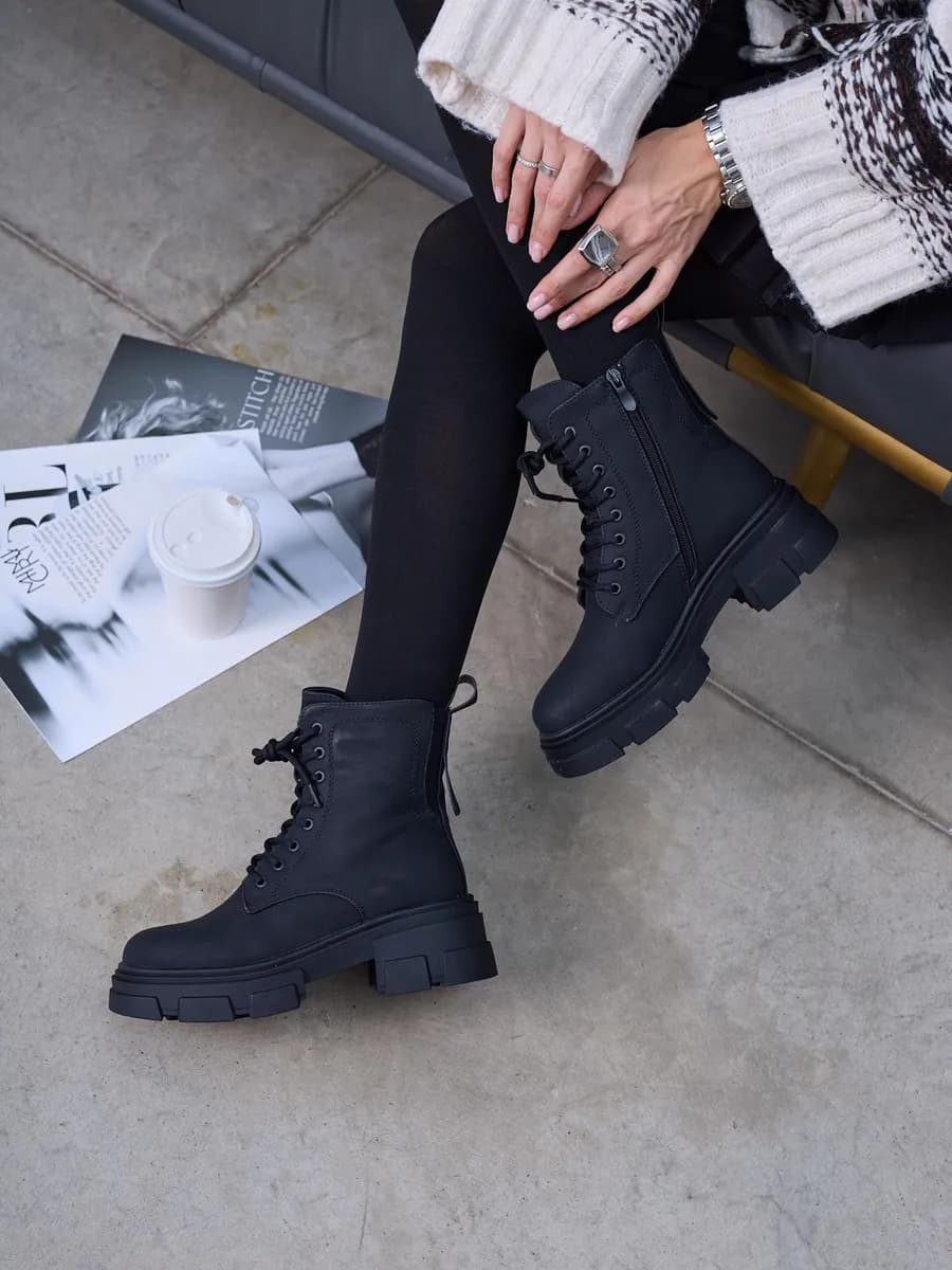 Зимние ботинки со шнуровкой берцы