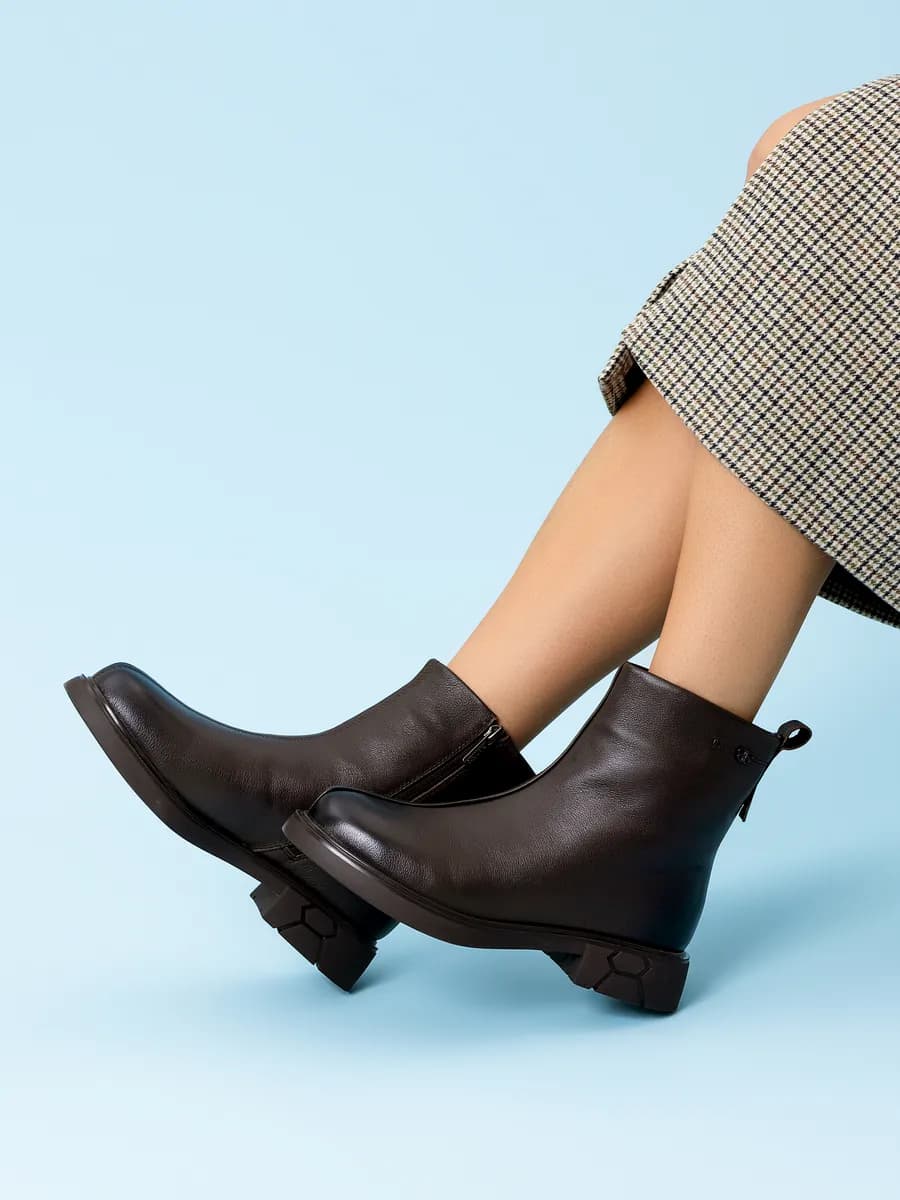 Ботинки кожаные на низком каблуке утепленные