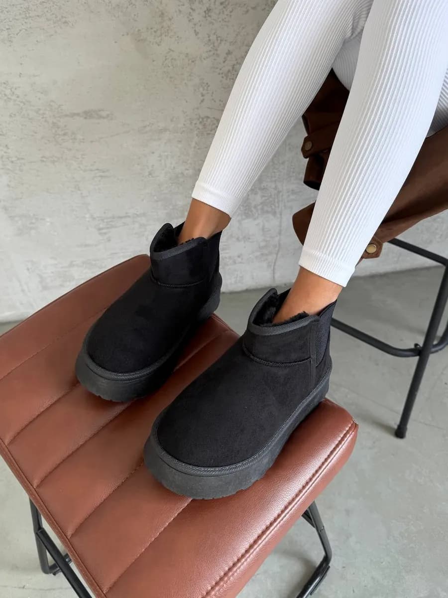 Угги женские зимние короткие на толстой подошве полусапожки