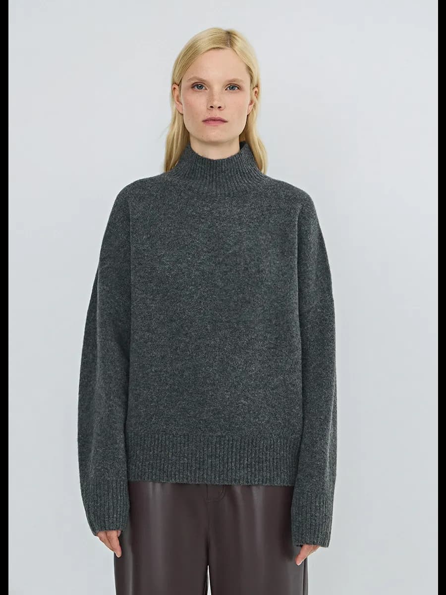 Свитер вязаный с горлом