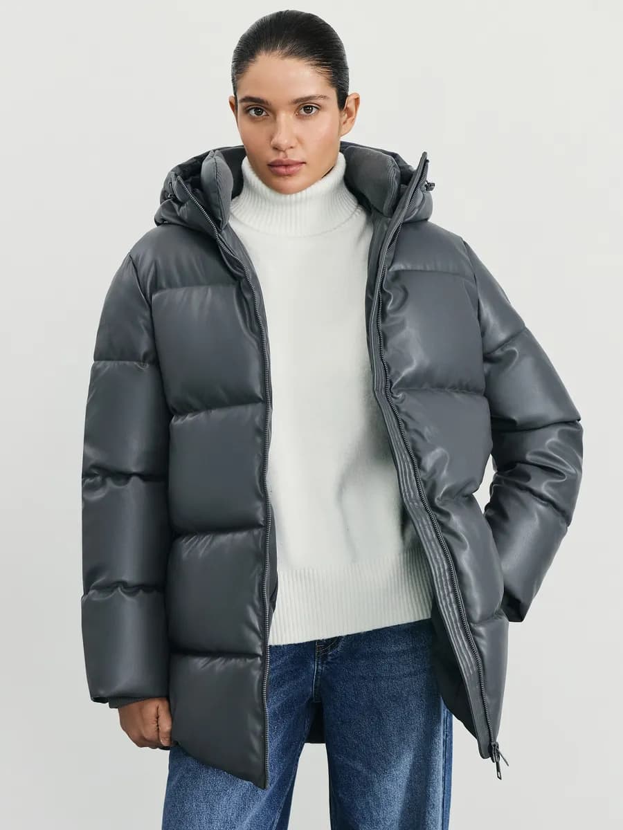Куртка стеганая удлиненная на молнии с капюшоном