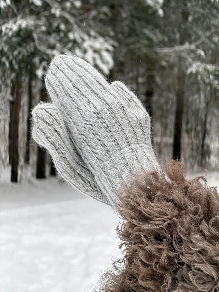 Варежки из пуха енота