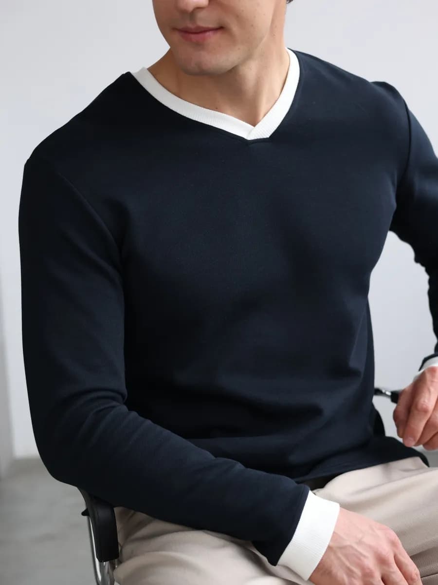 Лонгслив хлопковый трикотажный с V вырезом