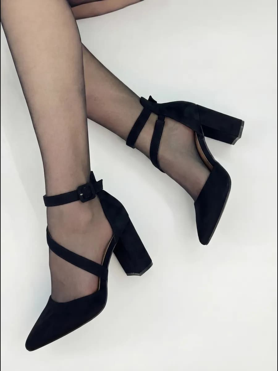 Туфли замшевые с ремешками