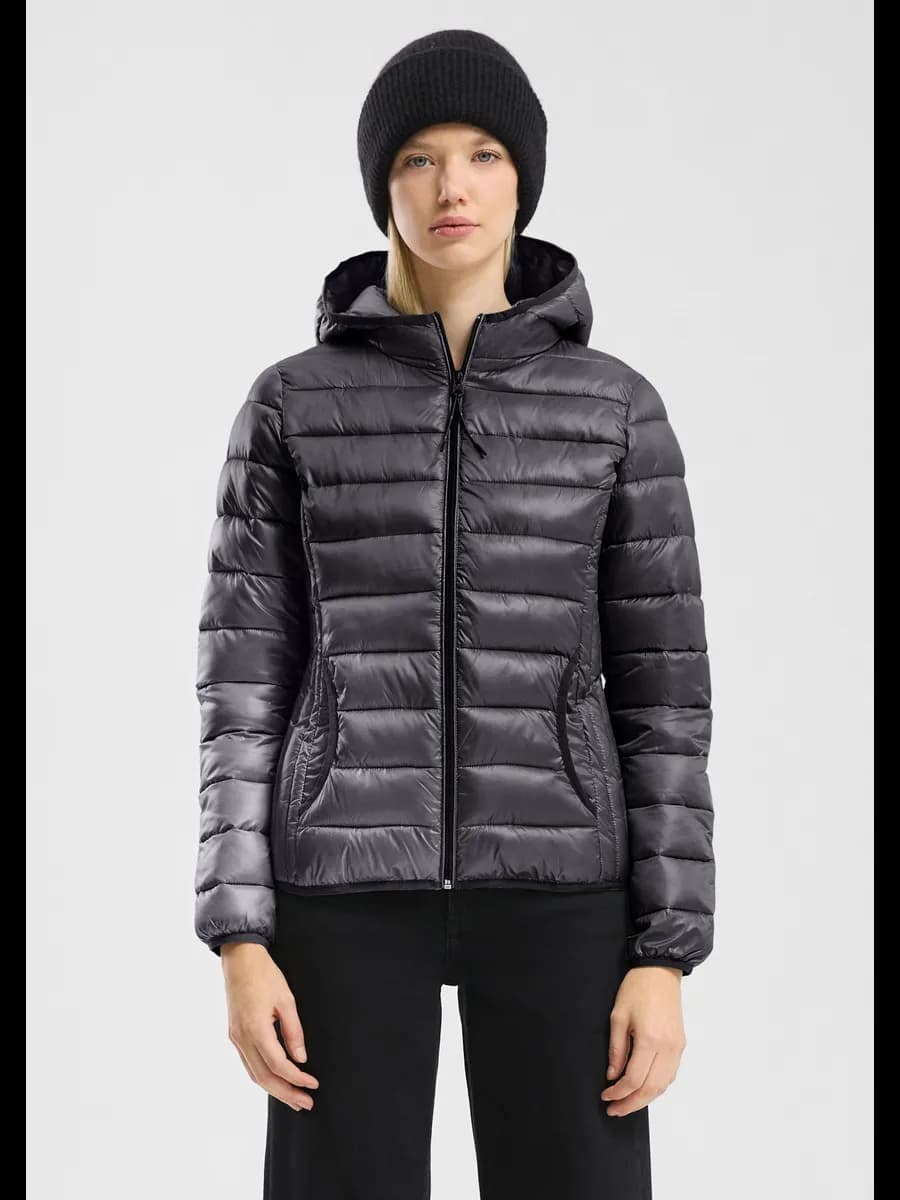 Куртка демисезонная на молнии с капюшоном