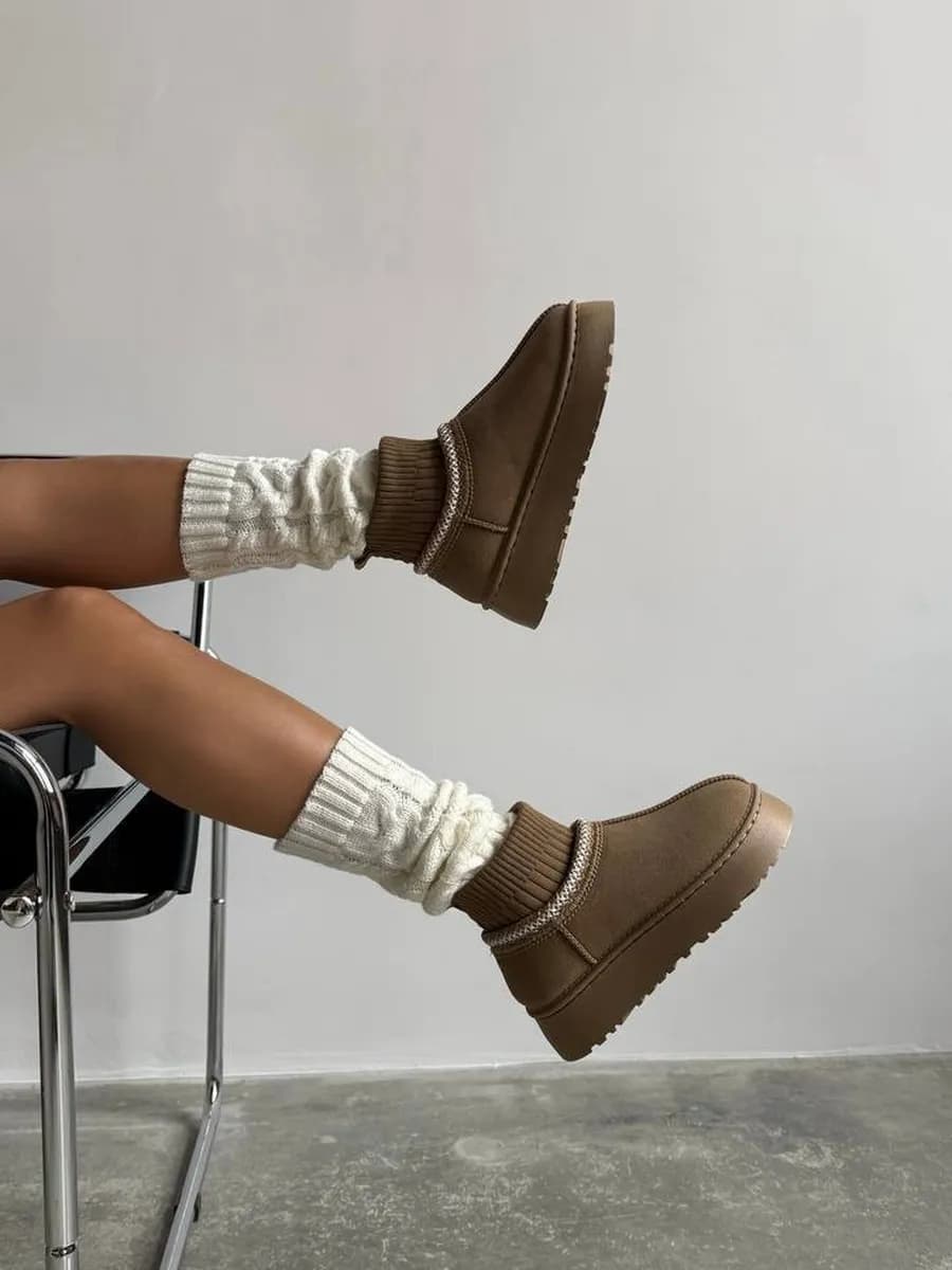 Угги зимние на толстой подошве полусапожки