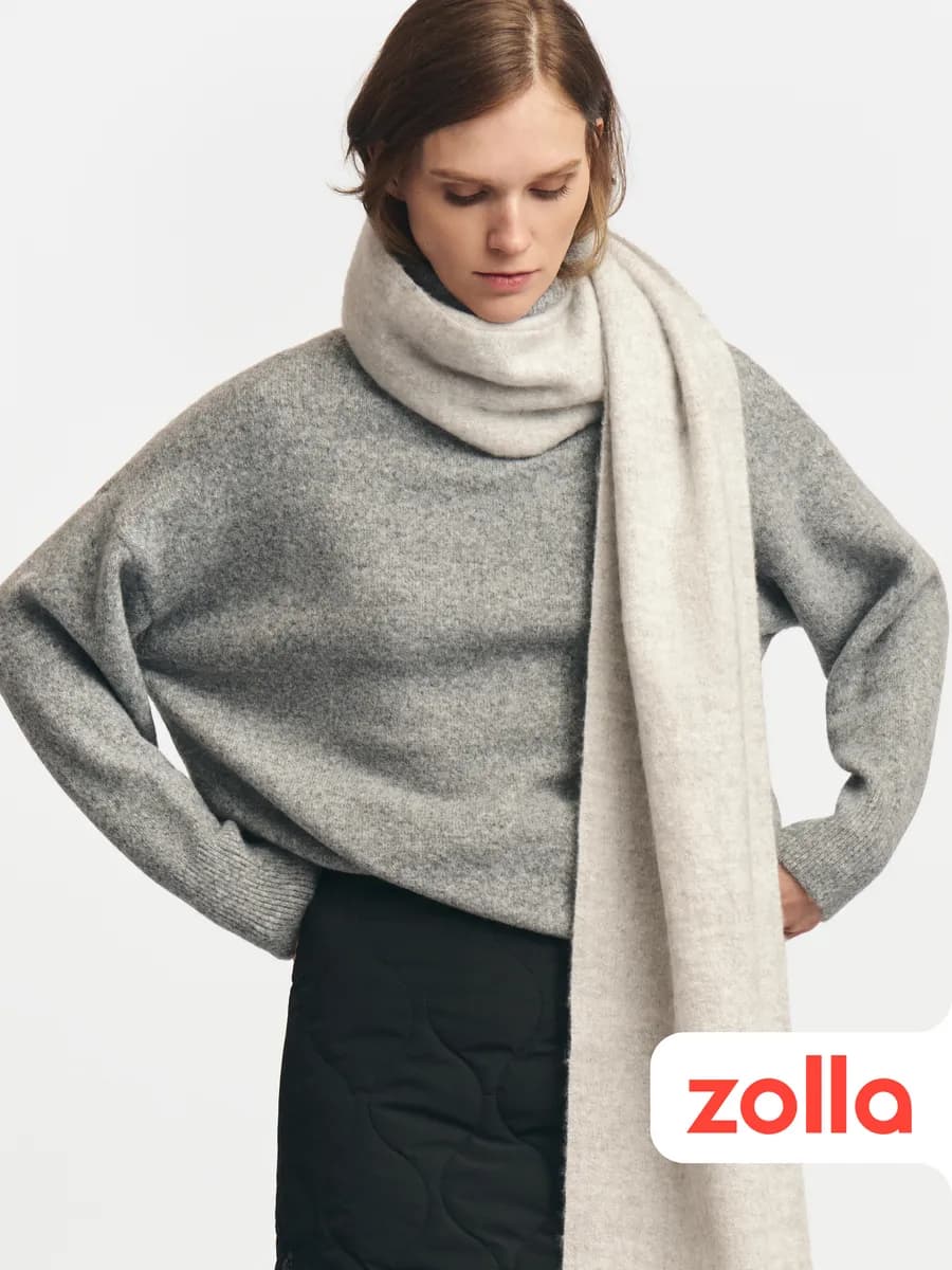 Длинный вязаный женский свитер с горлом