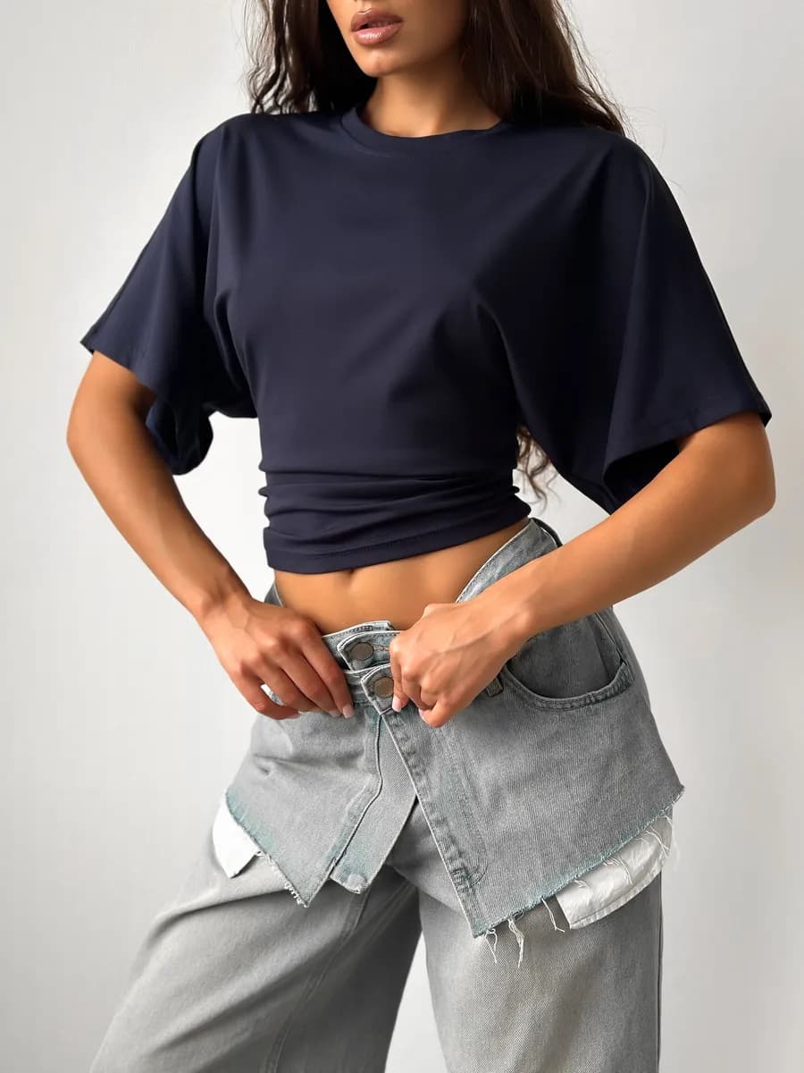 Приталенная футболка с широкими рукавами летучая мышь