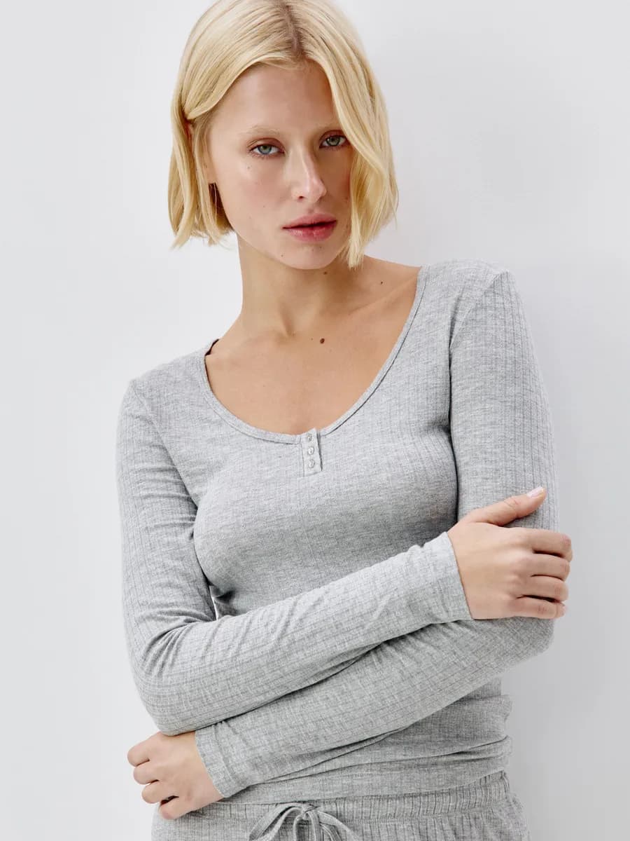 Домашний лонгслив из фактурного трикотажа