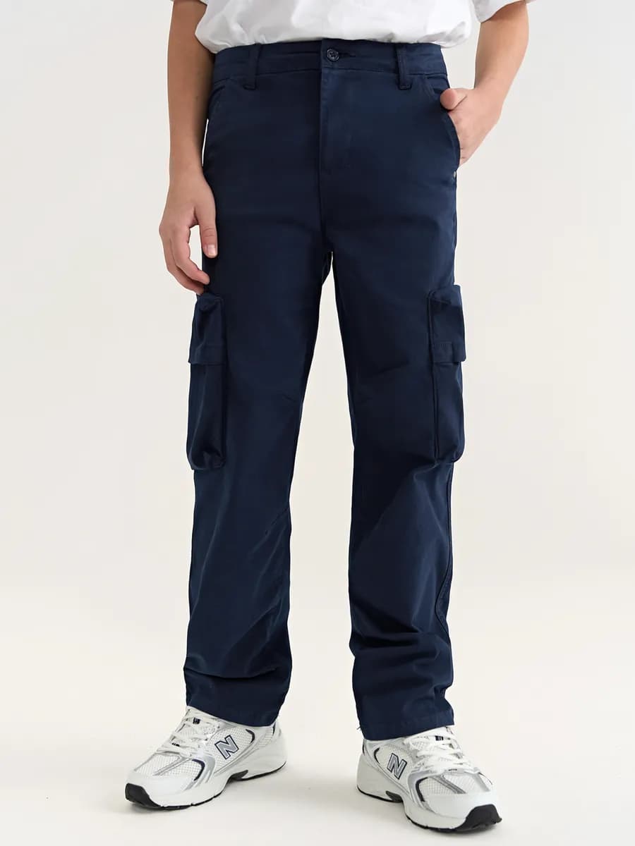 Брюки Slim fit с накладными карманами карго