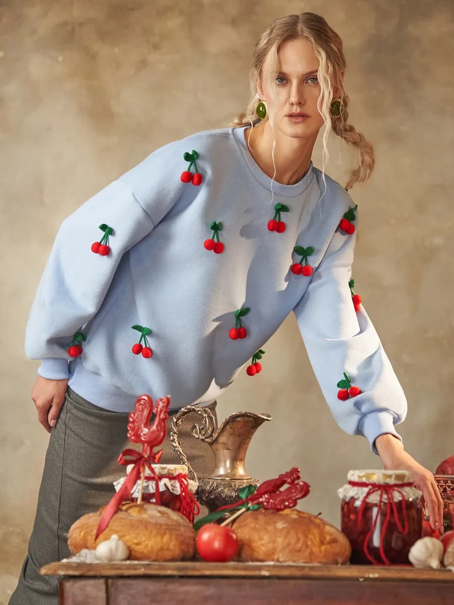 Свитшот с начесом и вязаными вишенками