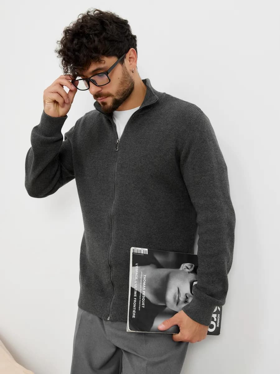 Кардиган на молнии вязаный