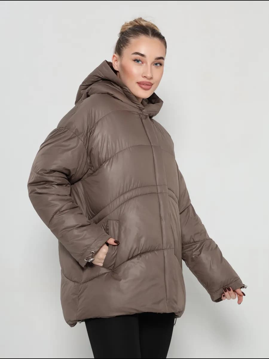 Легкая куртка демисезонная на молнии с капюшоном