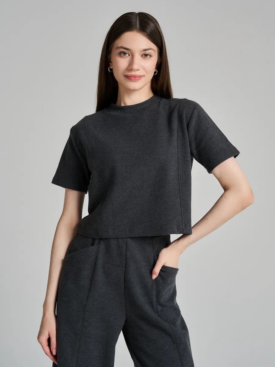 Укороченная футболка в рубчик