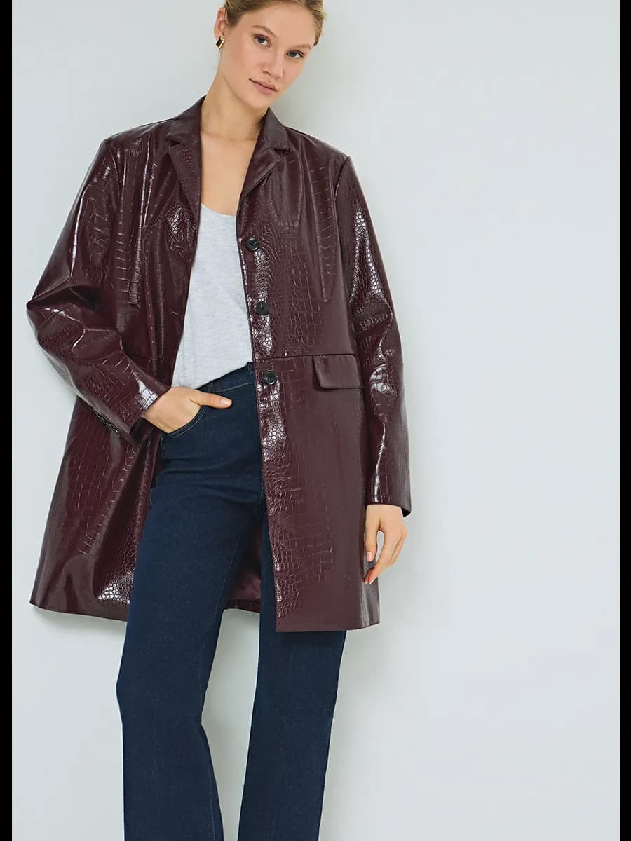 Плащ из искусственной кожи