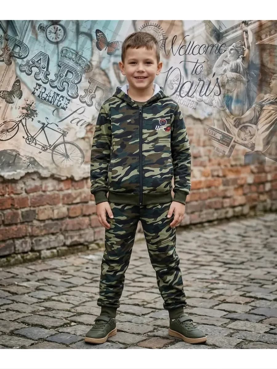 костюм на замке с капюшоном