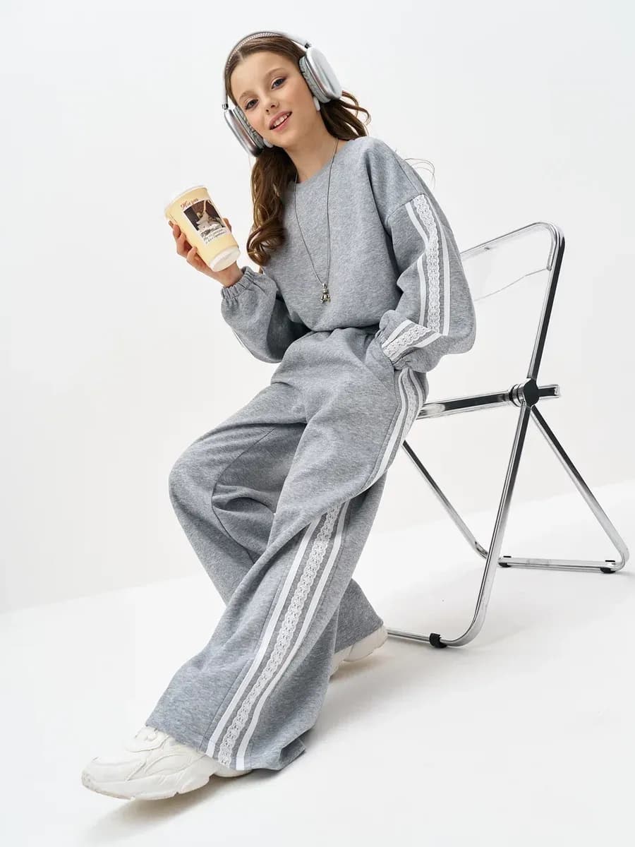 Спортивный костюм с кружевом