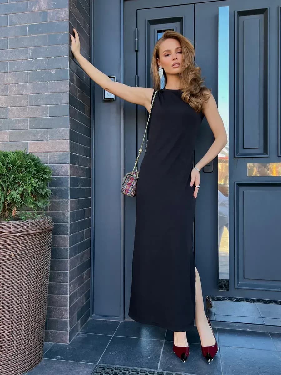 Платье без рукавов вечернее