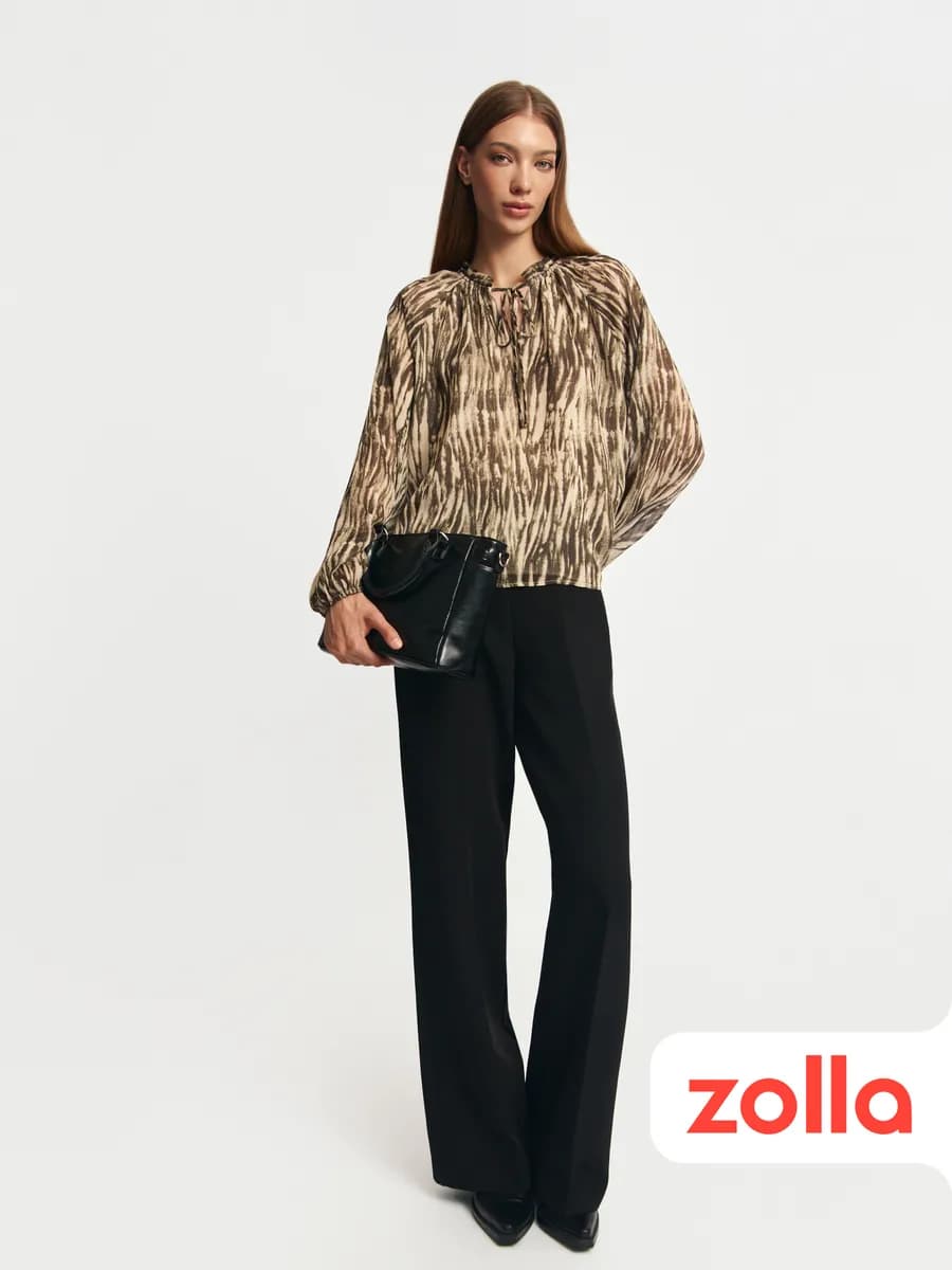 Женская блузка с завязками и принтом