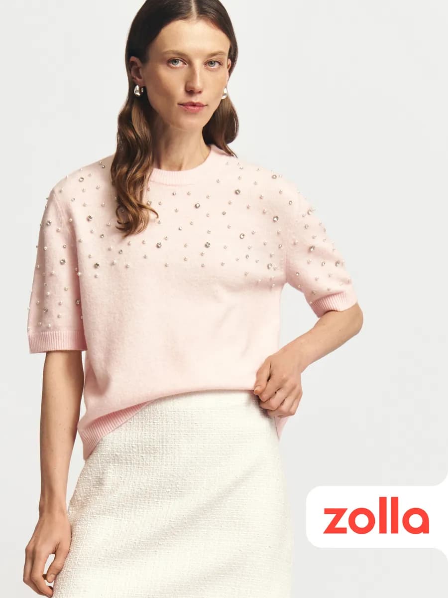 Вязаный женский джемпер с декором