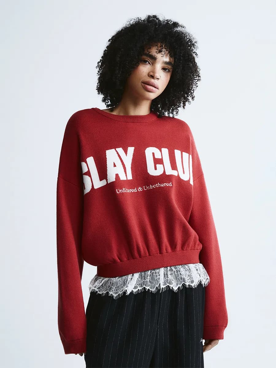 Джемпер вязаный с надписью и кружевом