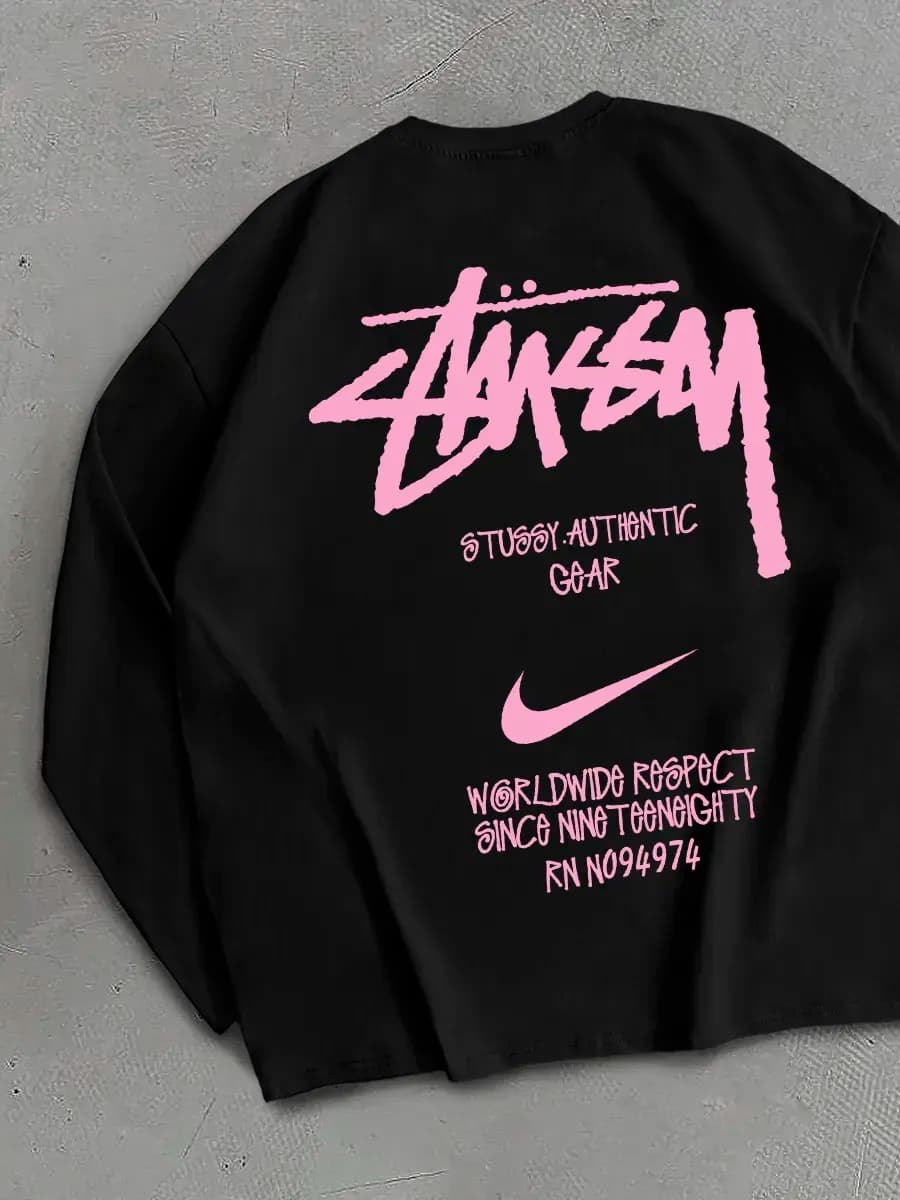 Лонгслив оверсайз с принтом на спине stussy стусси