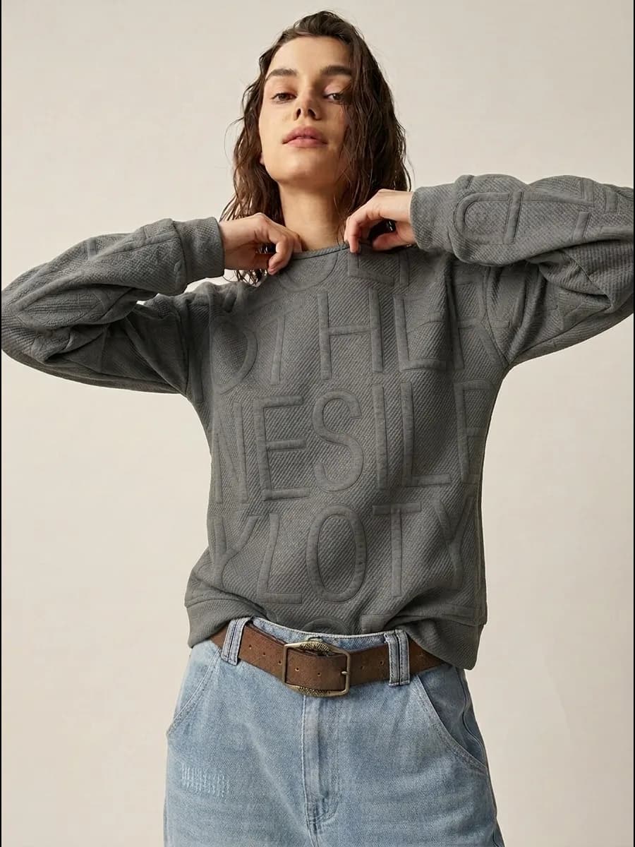 Женский свитшот с фактурным узором - фото 1