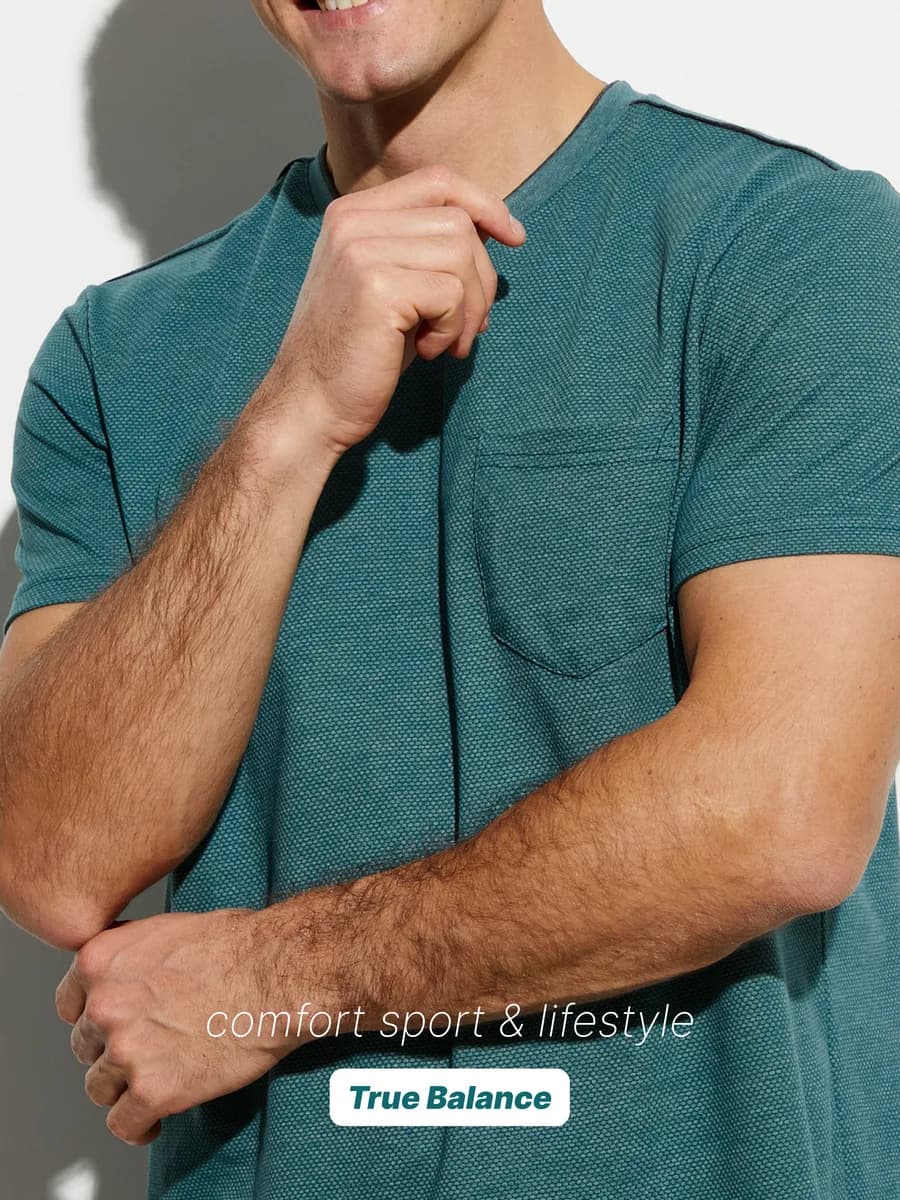 Футболка мужская однотонная с V вырезом