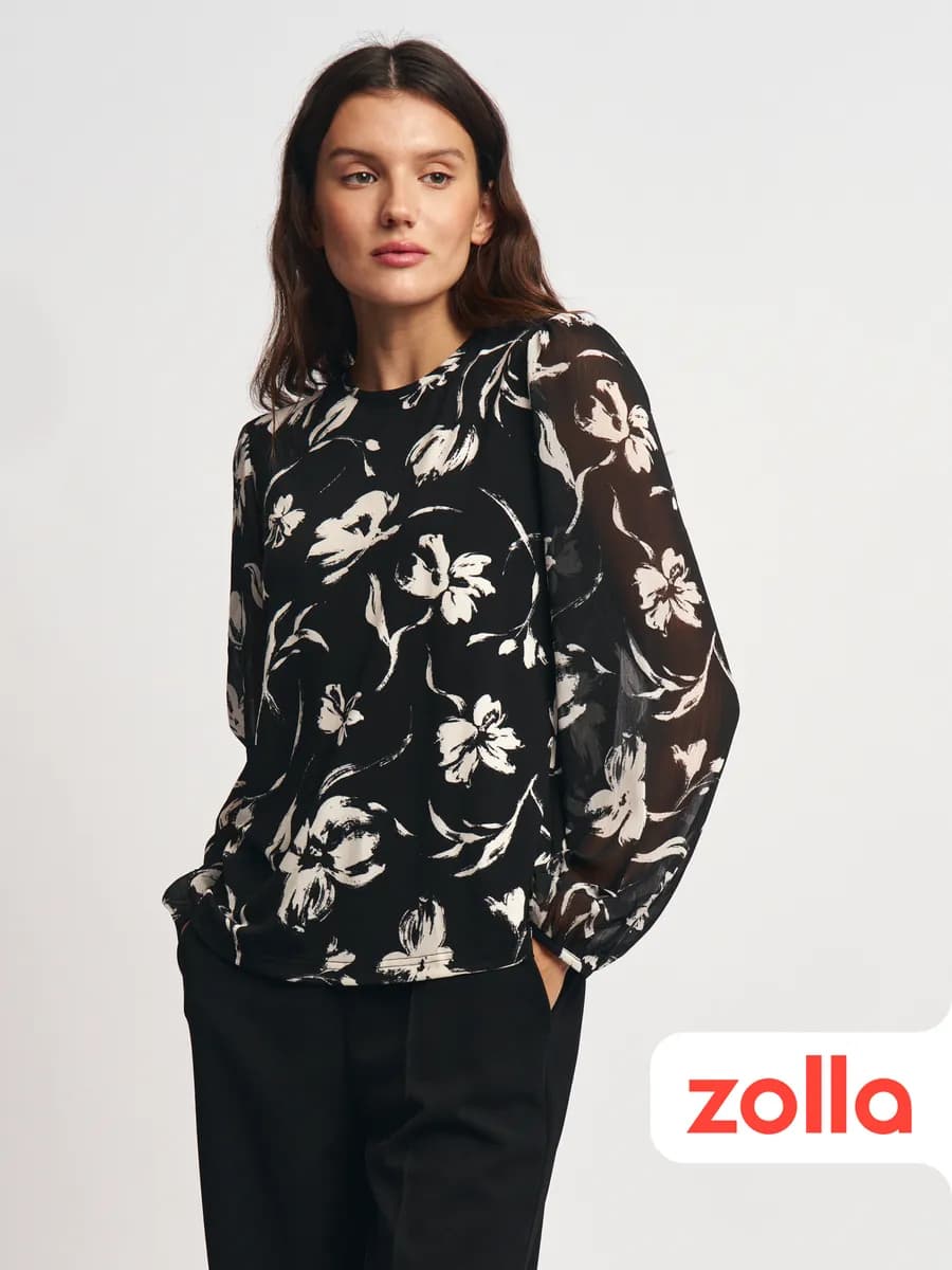 Женская блузка с акцентом на рукавах