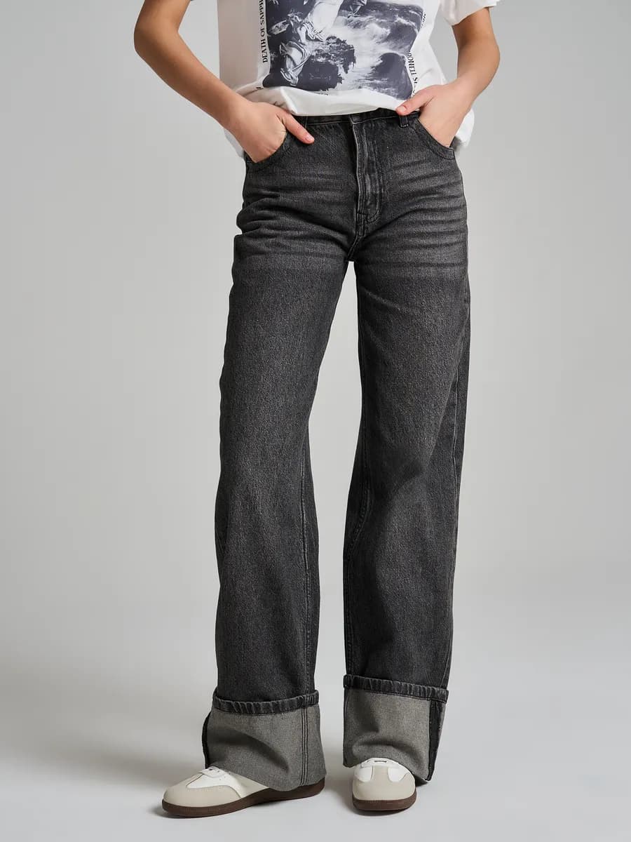 Джинсы широкие с высокой талией и отворотами