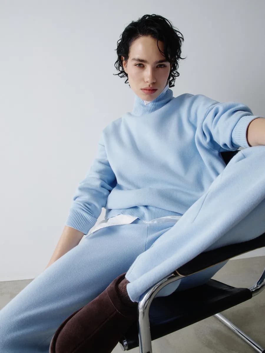 Свитер базовый вязаный с воротником