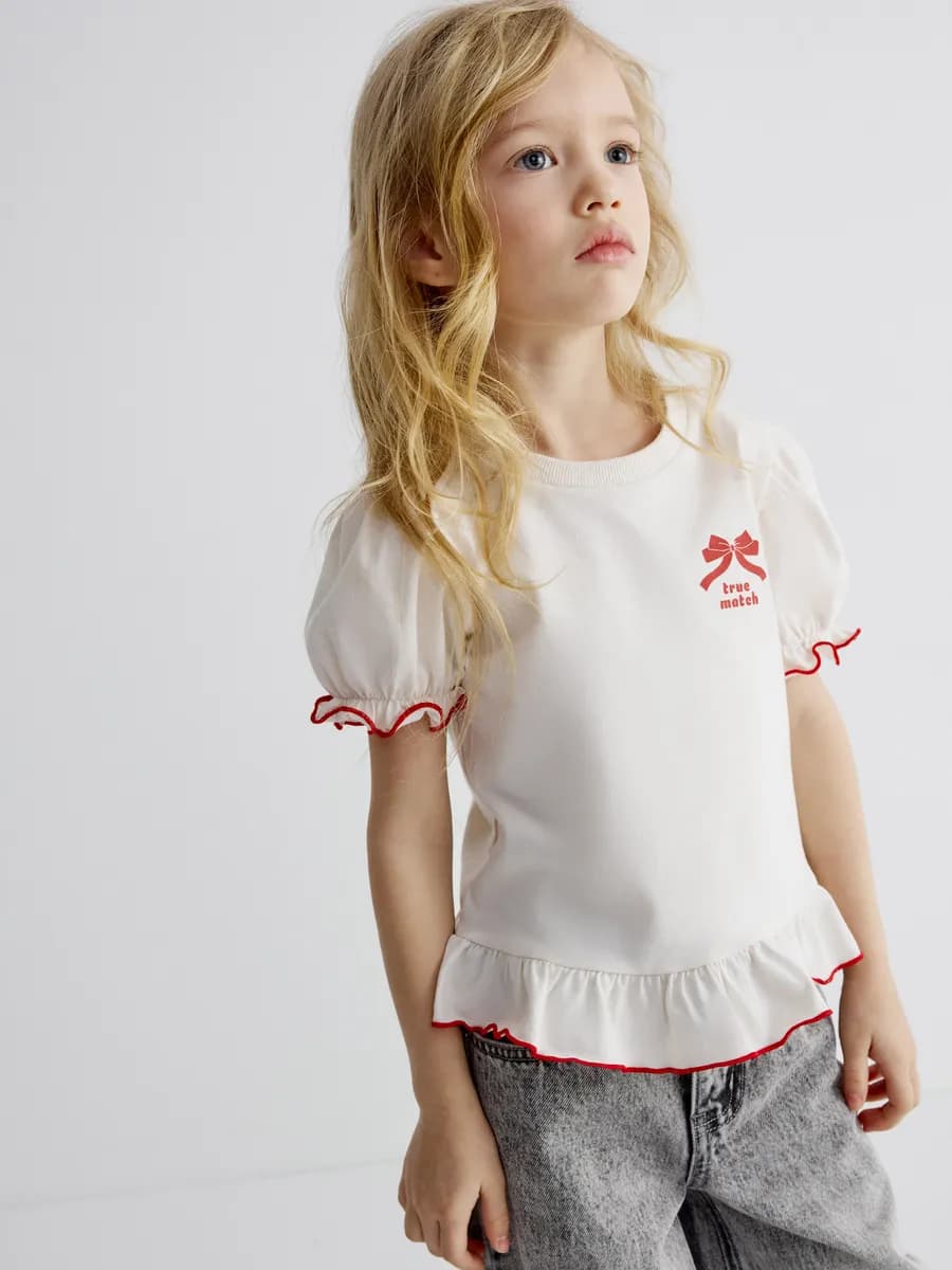 Футболка из хлопка нарядная с оборками и рукавами-фонариками