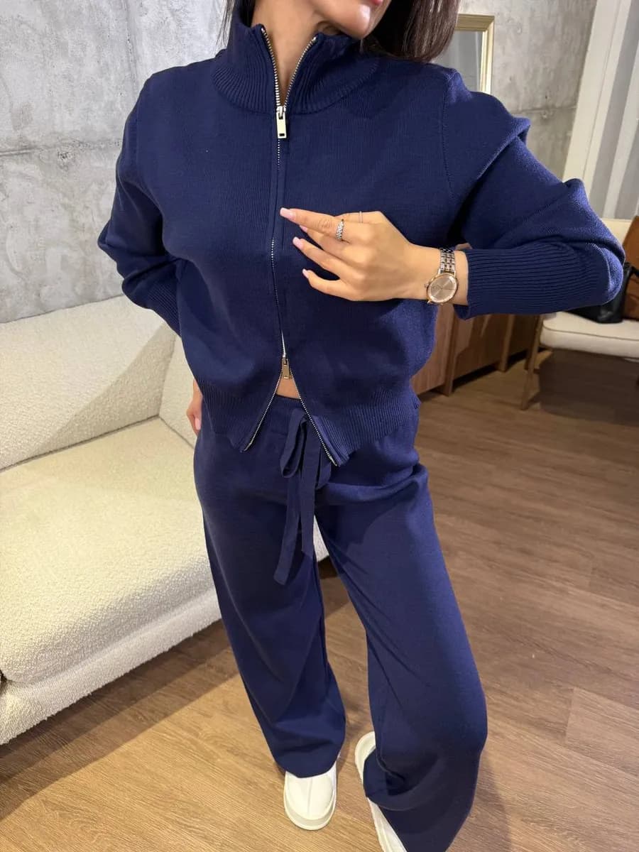 Костюм трикотажный вязаный с брюками