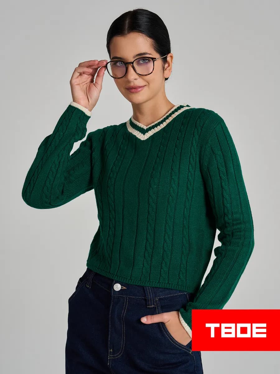 Пуловер вязаный с косами