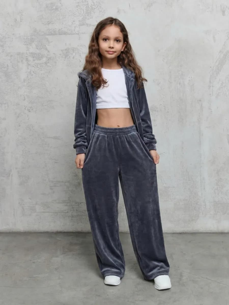 Велюровый костюм со штанами и с замком