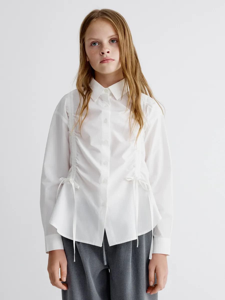 Школьная блузка белая из хлопка и модала с бантиками