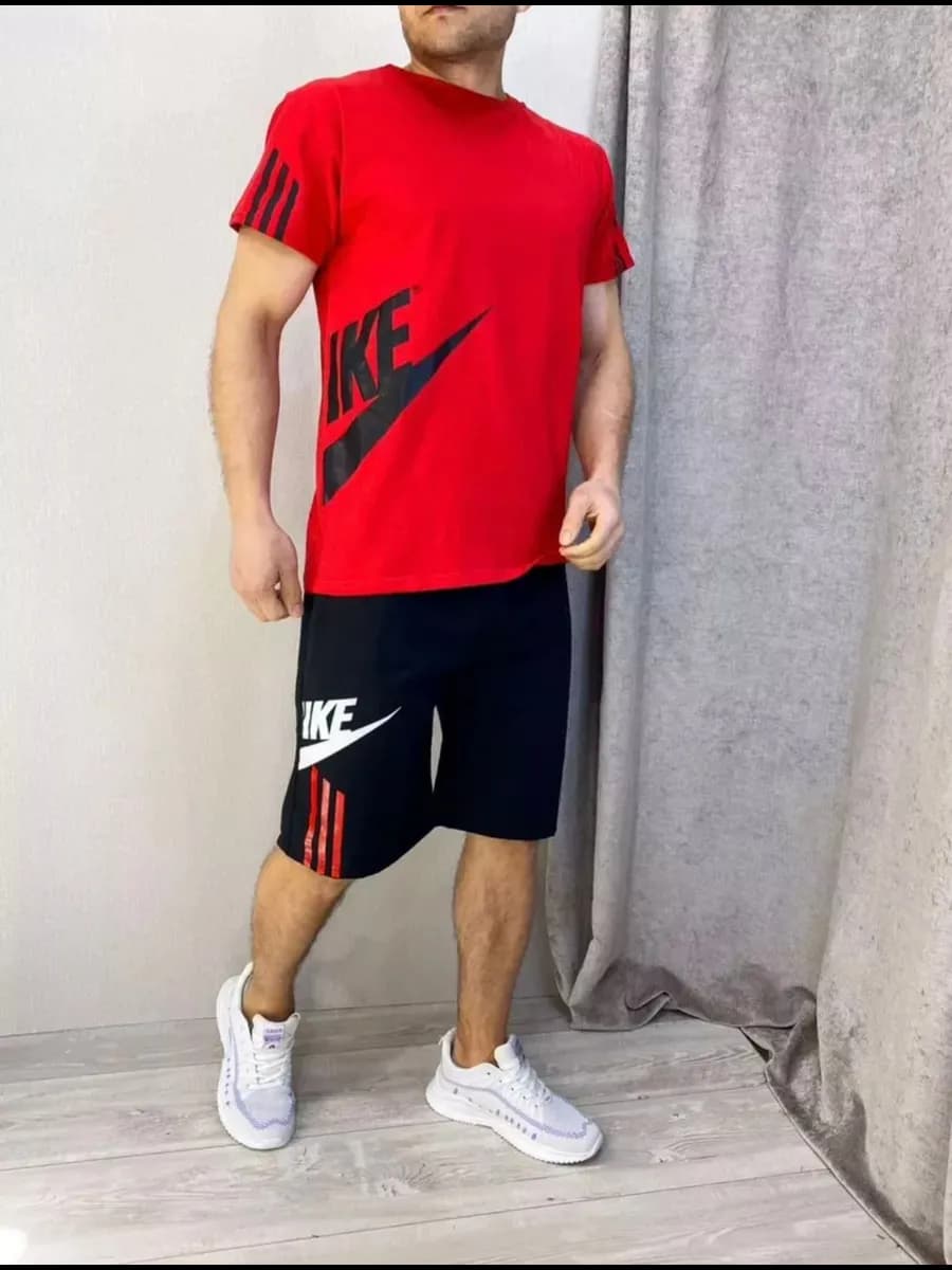 Спортивный костюм с шортами