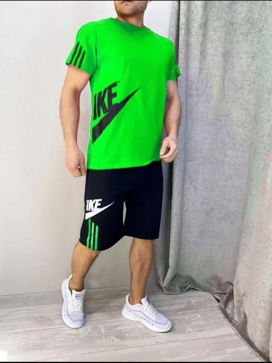 Спортивный костюм с шортами