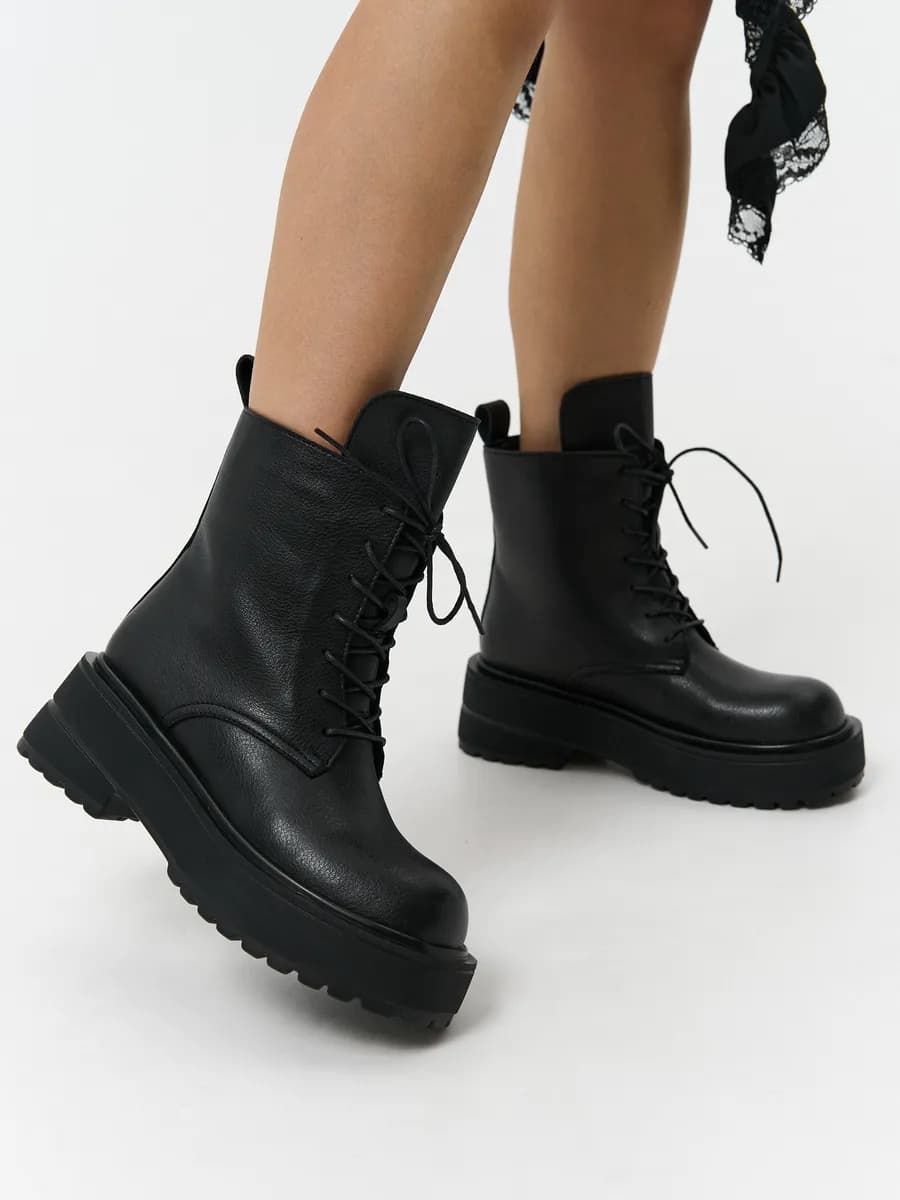 Ботинки женские зимние на шнуровке