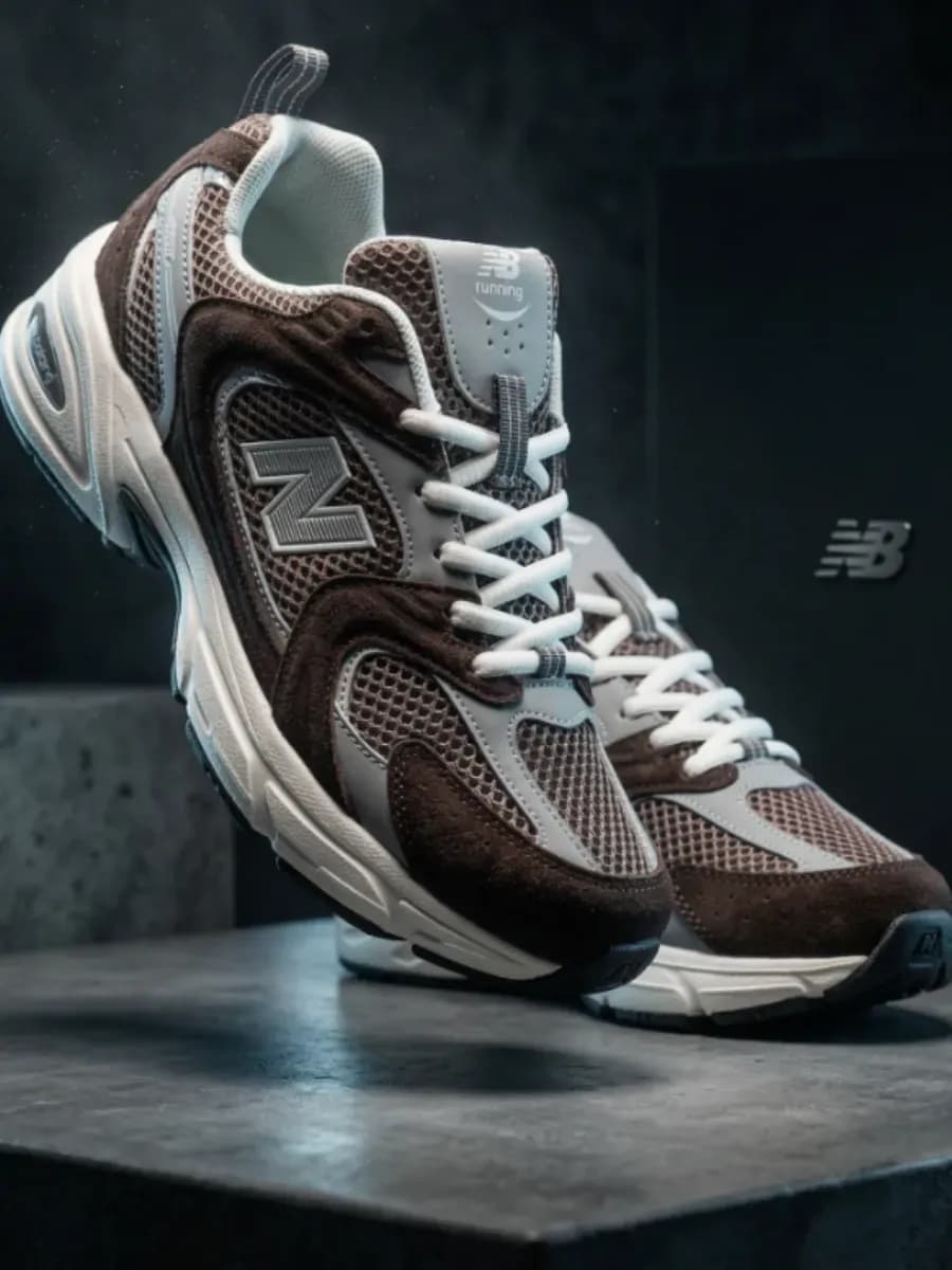 Кроссовки спортивные женские