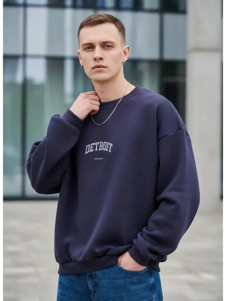 Тёплый свитшот оверсайз с надписью и начёсом