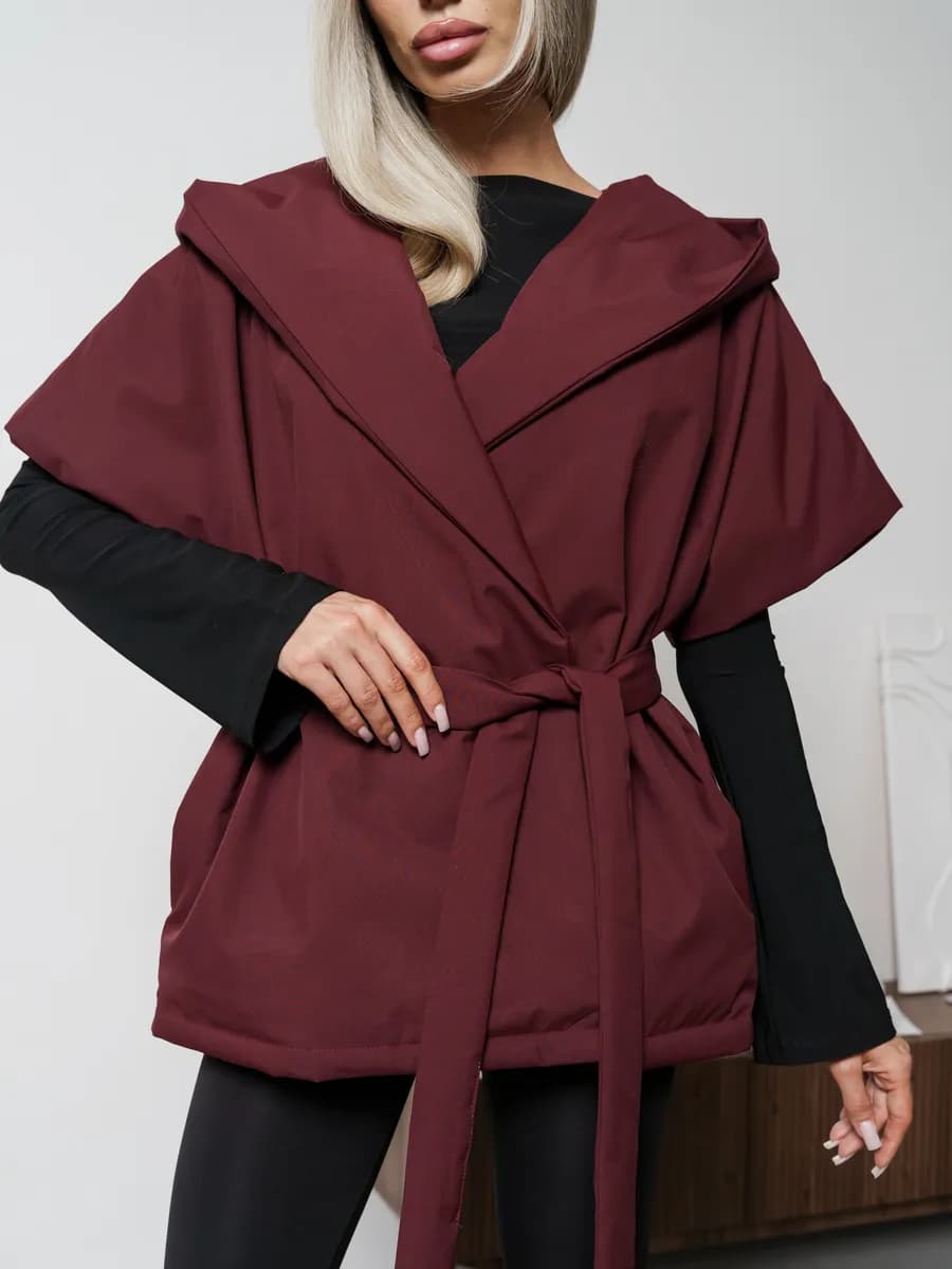 Жилетка утепленная оверсайз с капюшоном и поясом