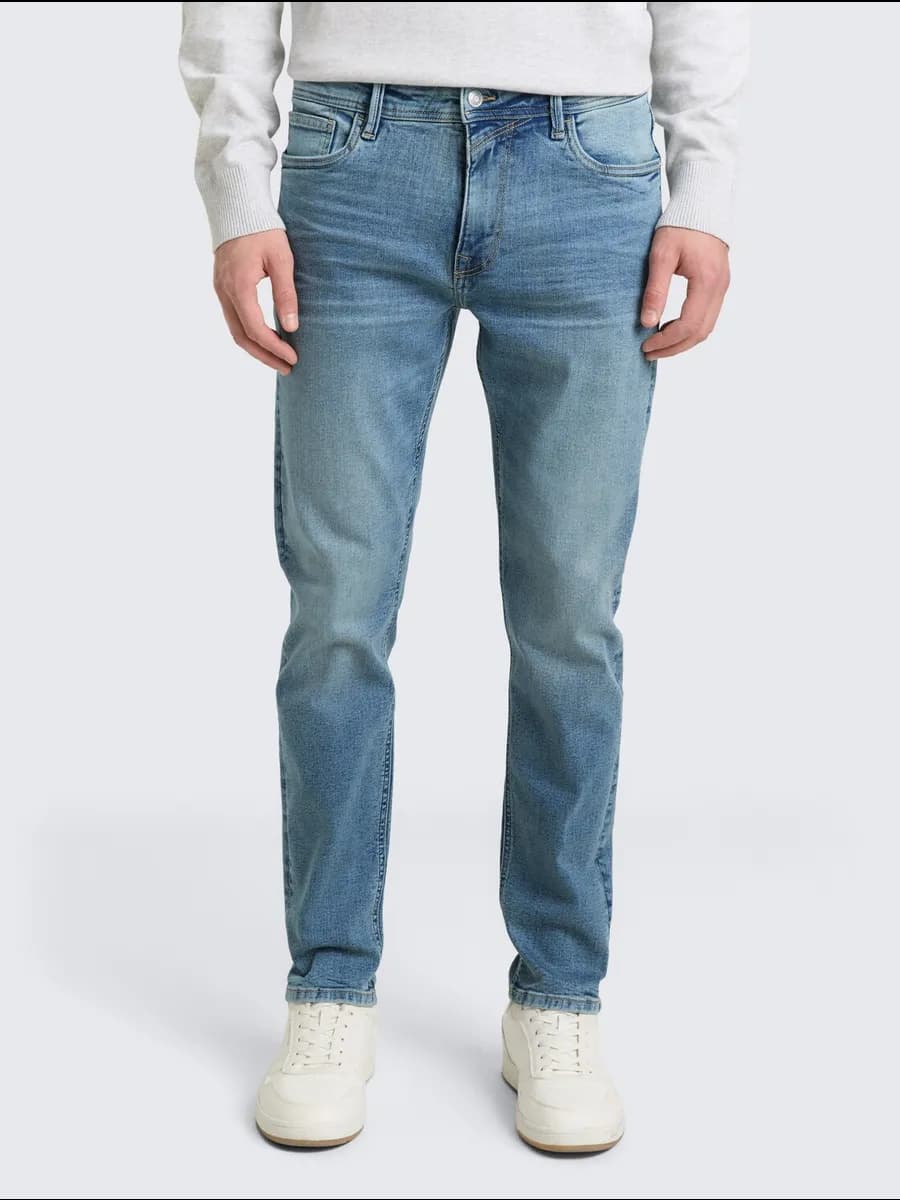 Джинсы зауженные к низу классические базовые